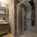 Apartman  *